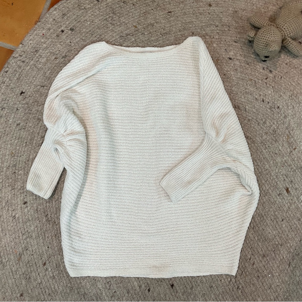 White puff sleeve sweater